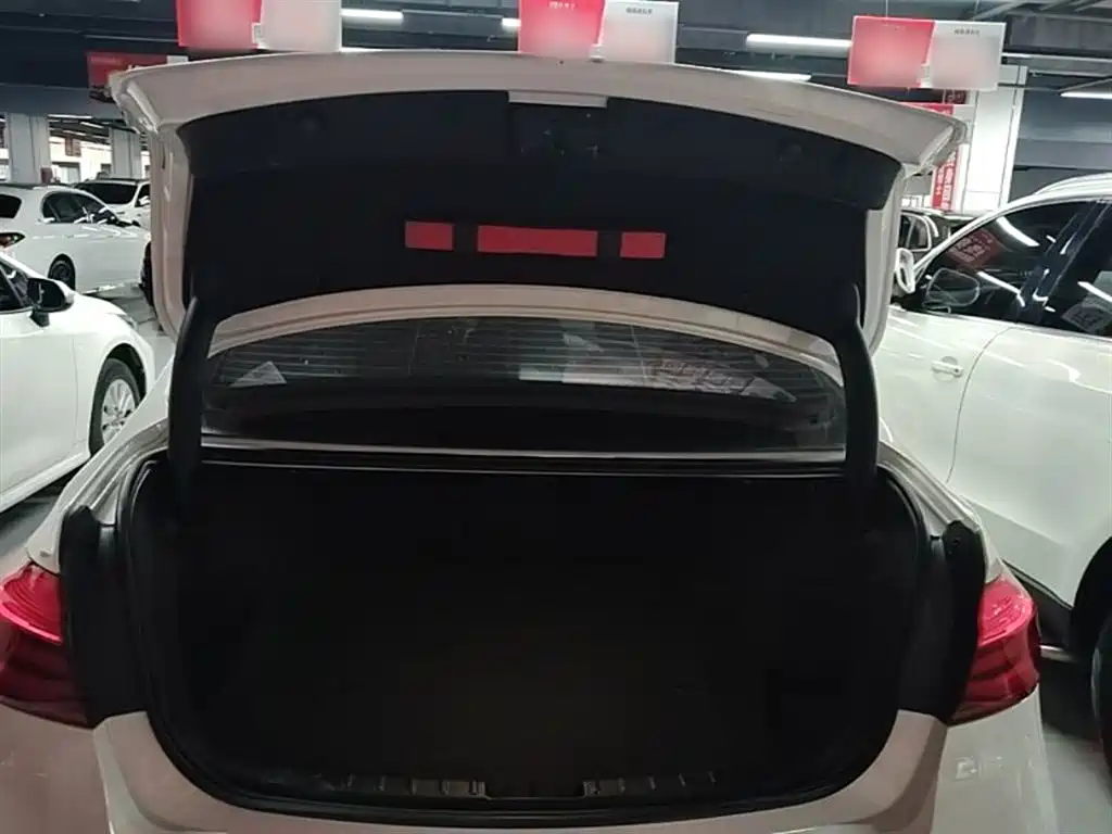 BMW 3 Series 2017 320i M Sport фото 19