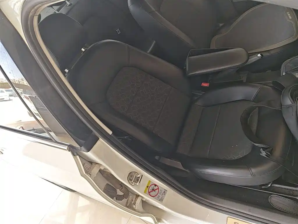 Volkswagen Santana 2015 1.6L Automatic Comfort Edition фото 25