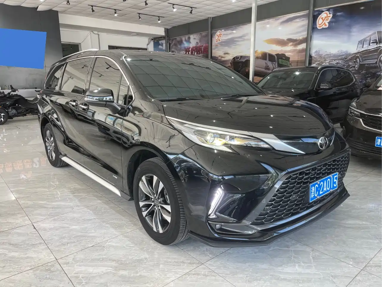 Toyota Granvia 2024 2.5L Hybrid Luxury фото 3