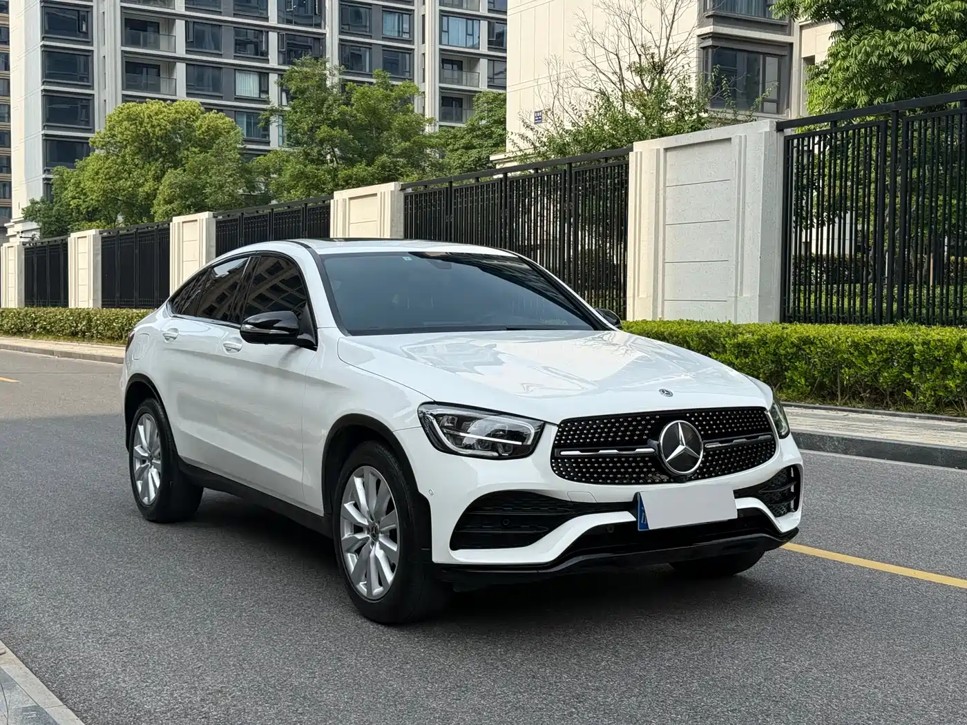 Mercedes-Benz GLC Coupe 2020 GLC 260 4MATIC Coupe SUV фото 2