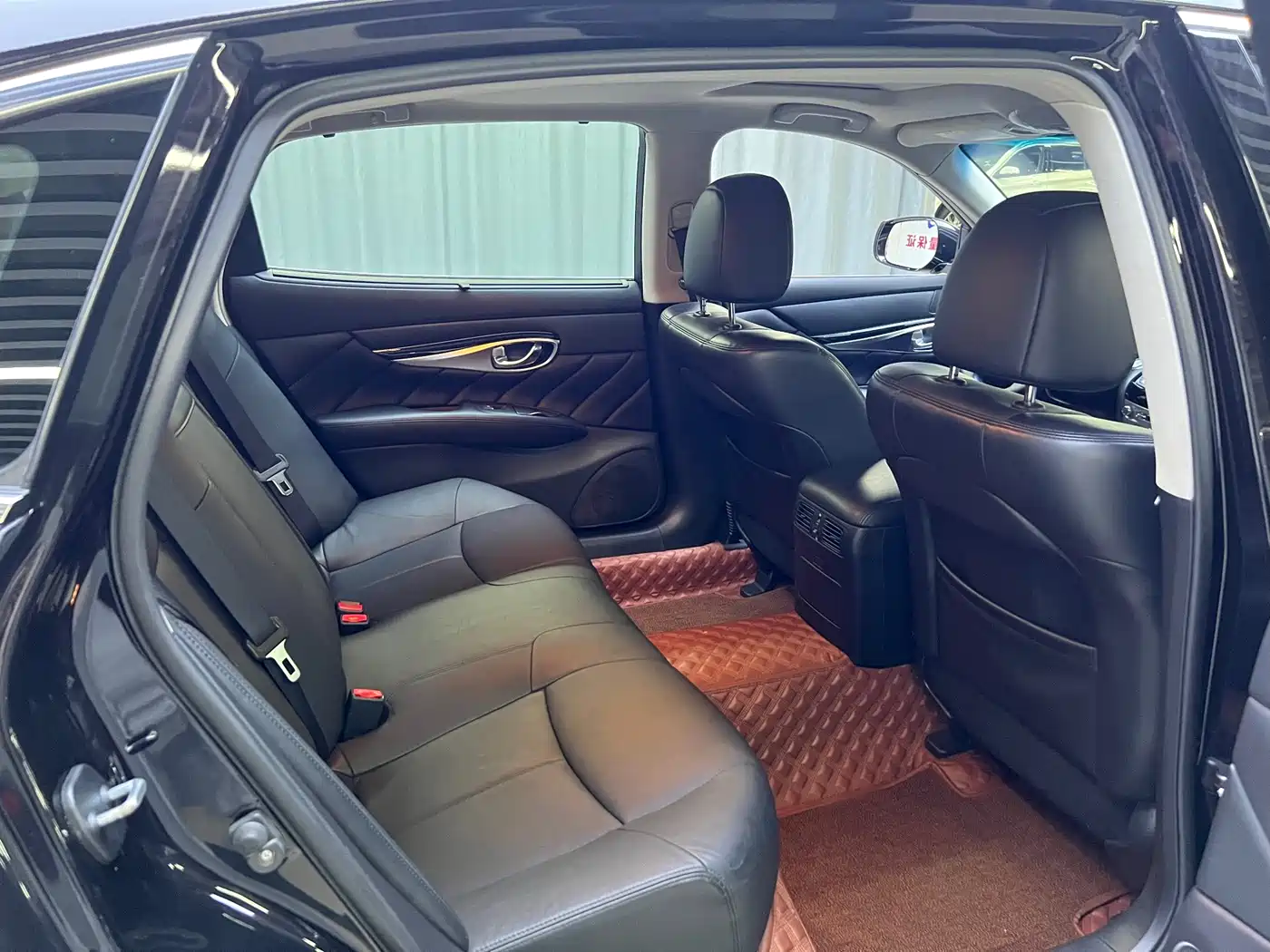 Photo 16 - Infiniti Q70