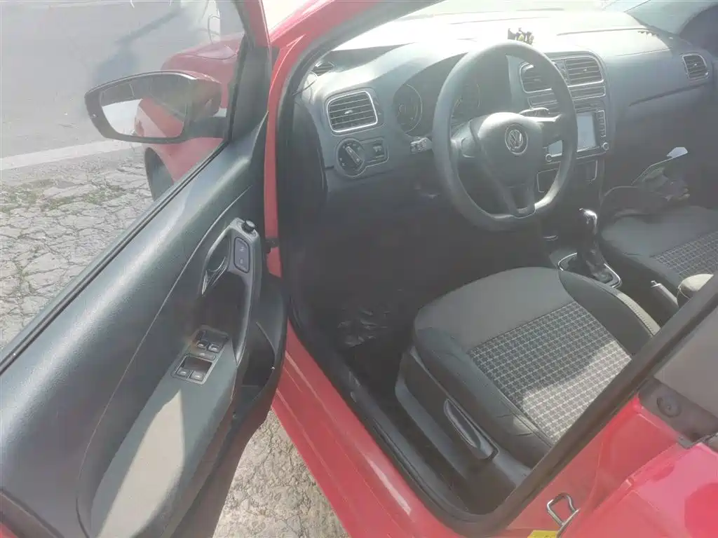 Volkswagen Polo 2014 1.6L Automatic Comfort Edition фото 12