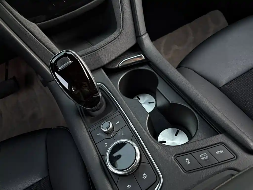Photo 9 - Cadillac XT5
