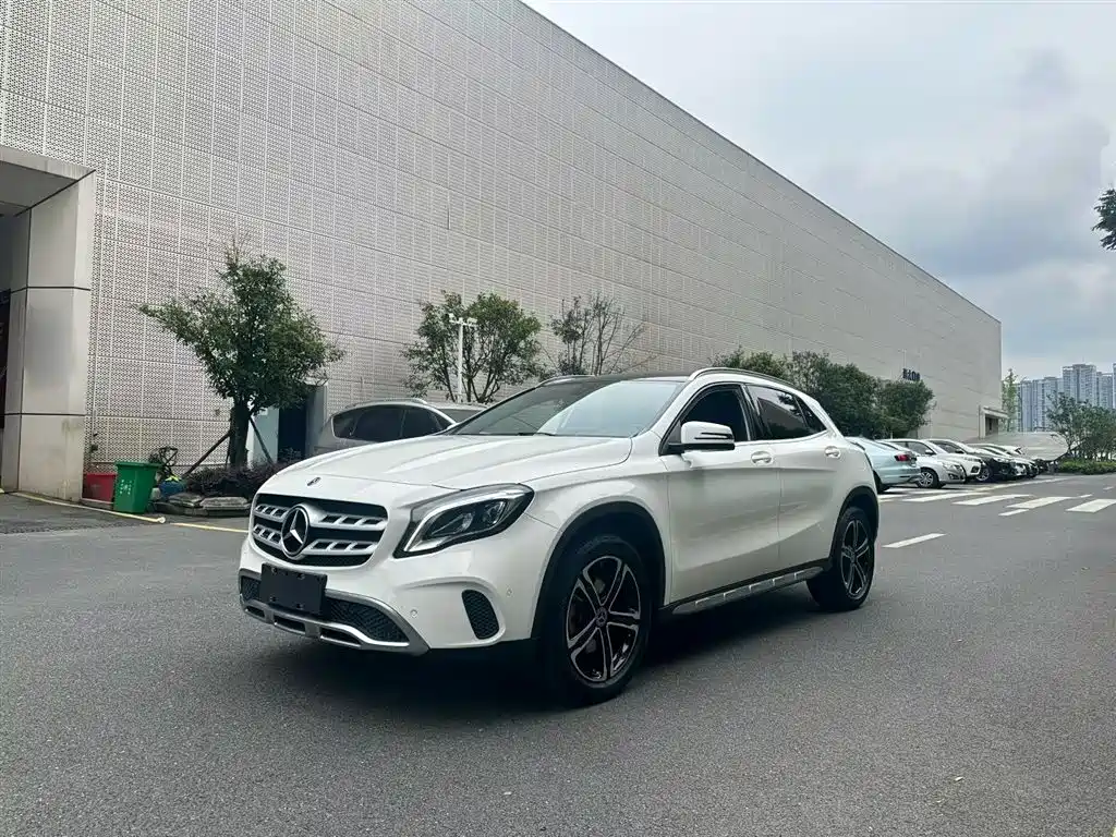 Mercedes-Benz GLA 2018 GLA 200 Fashion