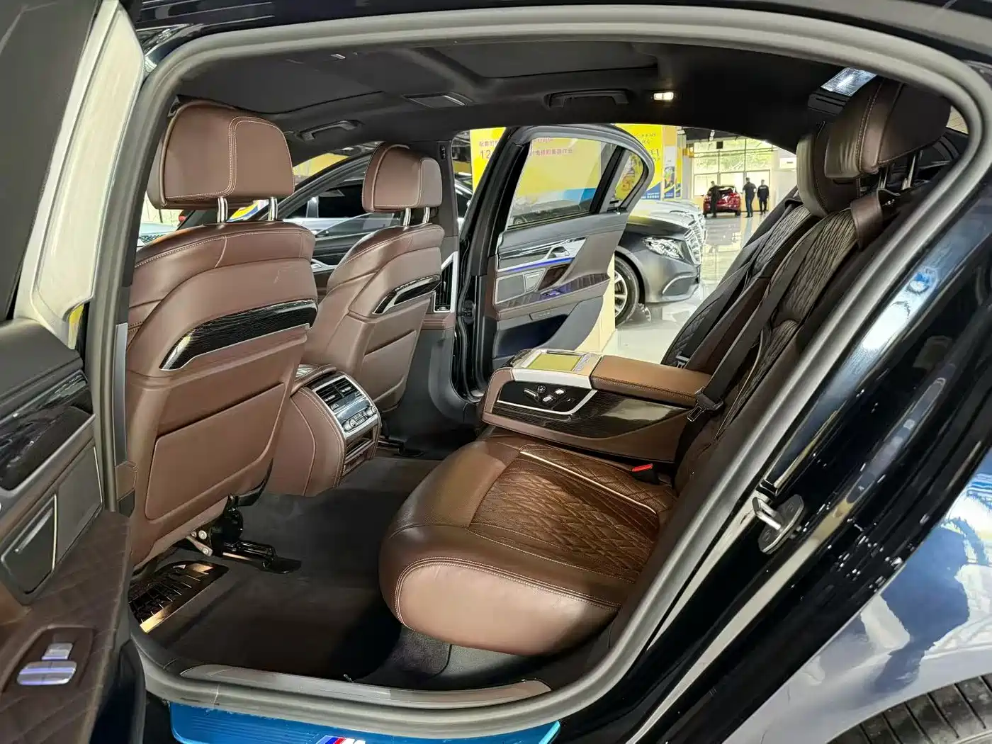 BMW 7 Series 2019 740Li Leading M Sport Package фото 9