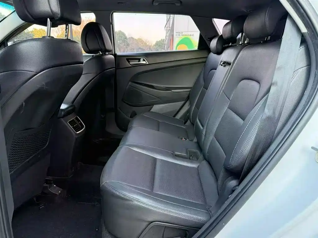 Hyundai Tucson 2018 1.6T DCT 2WD 15th Anniversary Special Edition фото 24