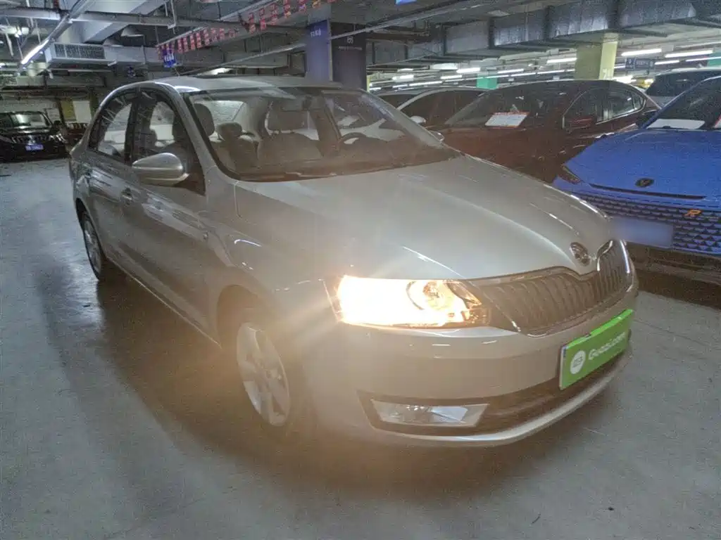 Škoda Rapid 2016 1.6L Automatic Pioneer Edition фото 4