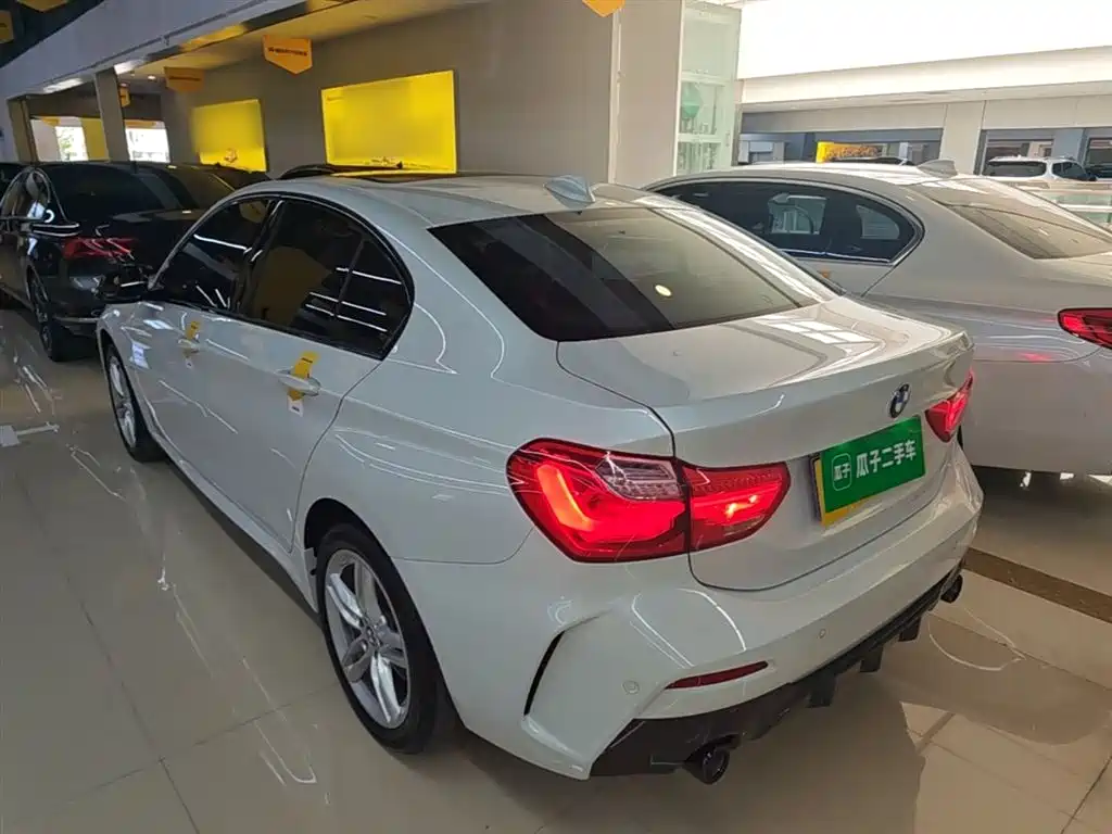 BMW 1 Series 2021 120i M Sport Shadow Edition фото 5
