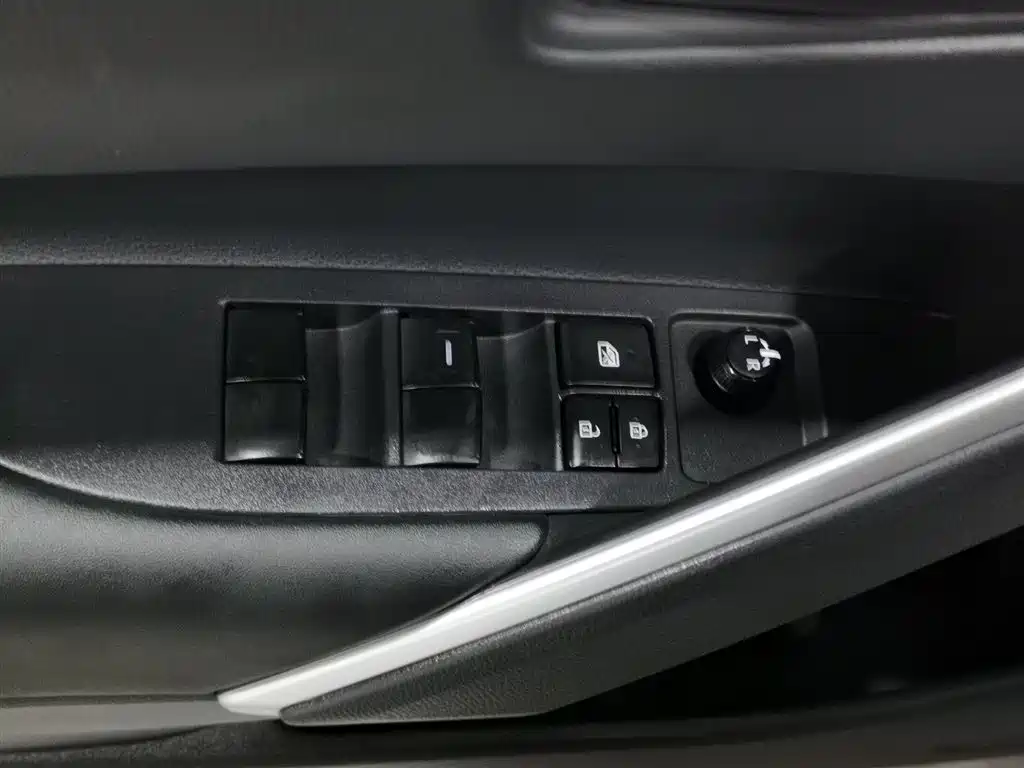 Toyota Corolla Cross 2024 Model 2.0L Pioneer Edition фото 9