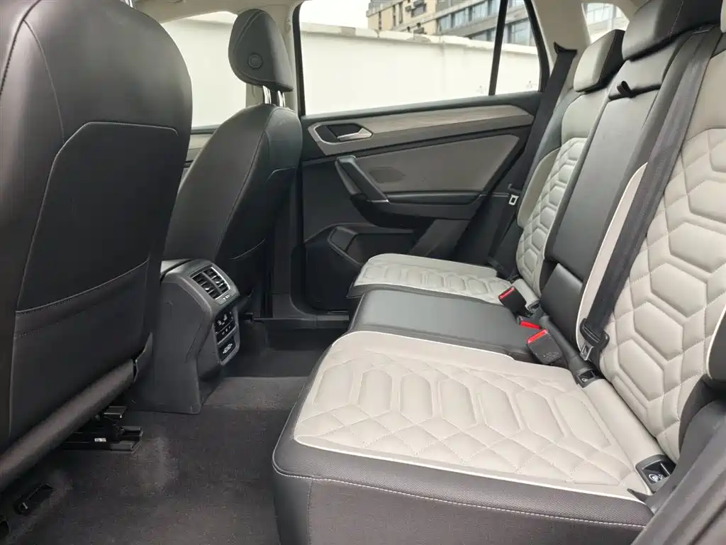 Volkswagen Tayron 2023 Facelift 380TSI 4WD R-Line High Performance Edition фото 13