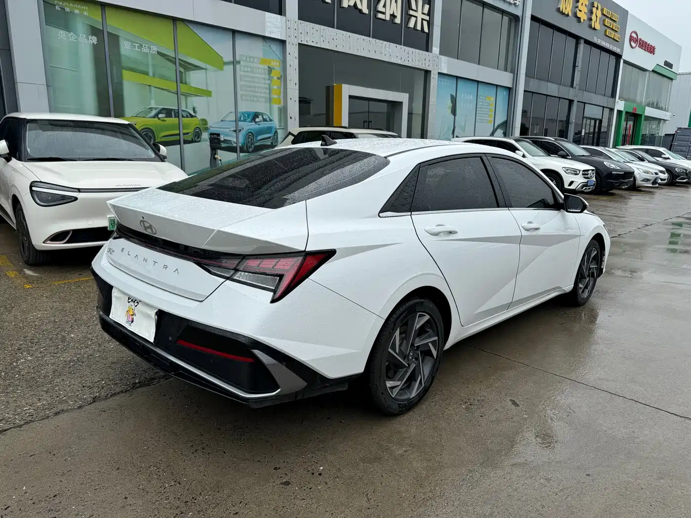 Hyundai Elantra 2023 Model 1.5L CVT LUX Premium Edition фото 13