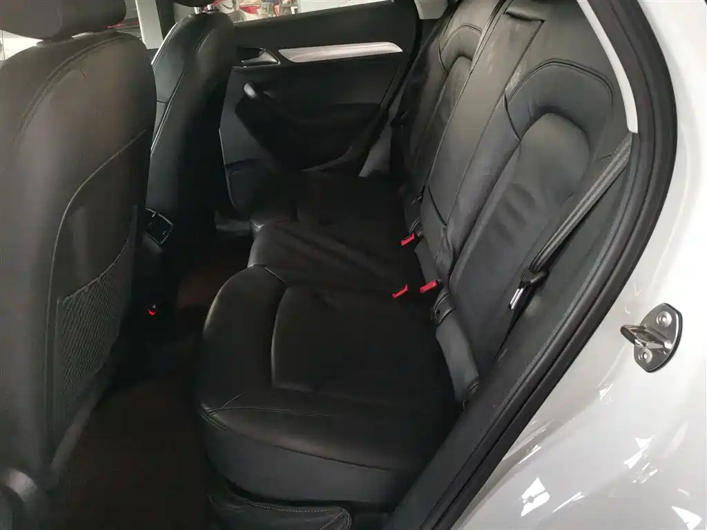 Audi Q3 2015 35 TFSI quattro Millionth Anniversary Premium фото 17
