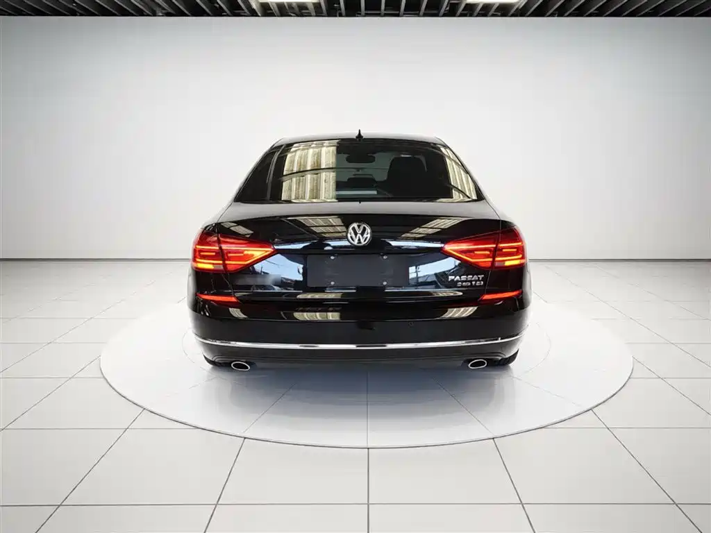Volkswagen Passat 2017 330TSI DSG Prestige фото 4
