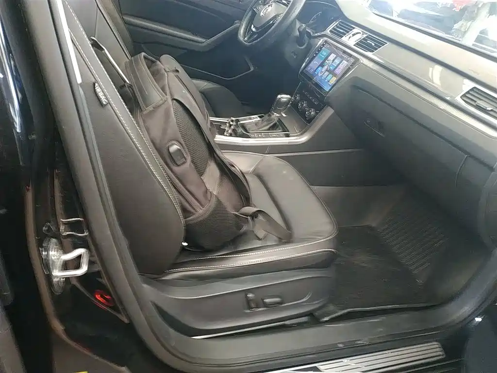 Volkswagen Passat 2017 330TSI DSG Prestige фото 20