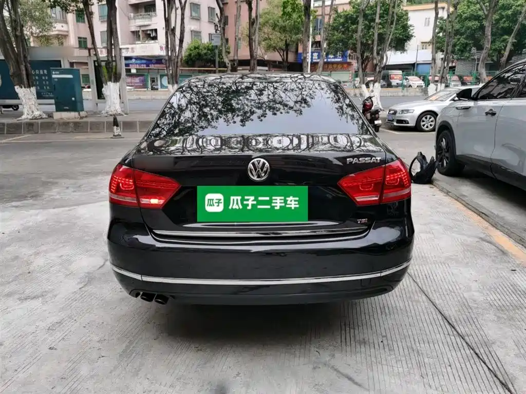Volkswagen Passat 2014 1.8TSI DSG Executive Navigation Edition фото 6
