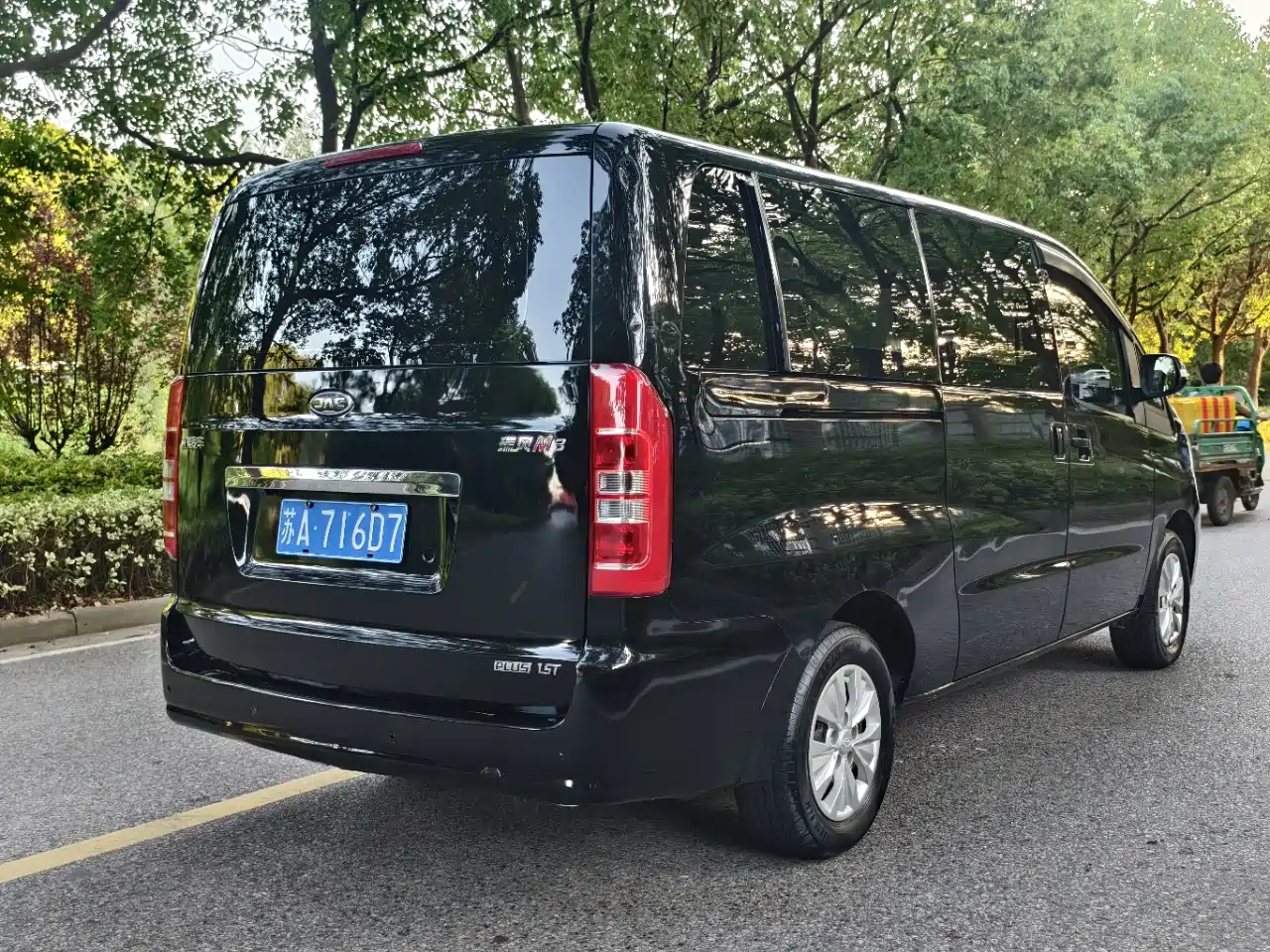JAC Refine M3 2023 2023 PLUS 1.8L 9-seater Comfort CNG