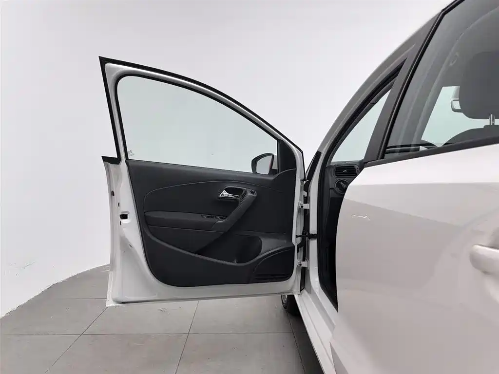 Volkswagen Polo 2018 1.5L Auto Safe Drive фото 8
