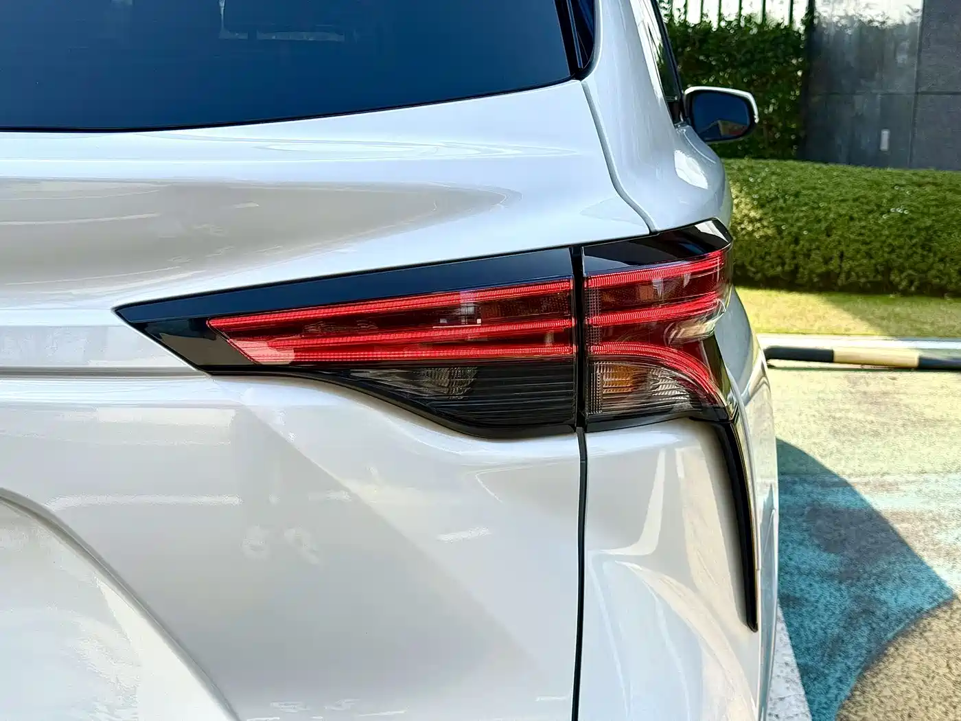 Toyota Sienna 2021 2.5L Hybrid Premium Edition фото 6