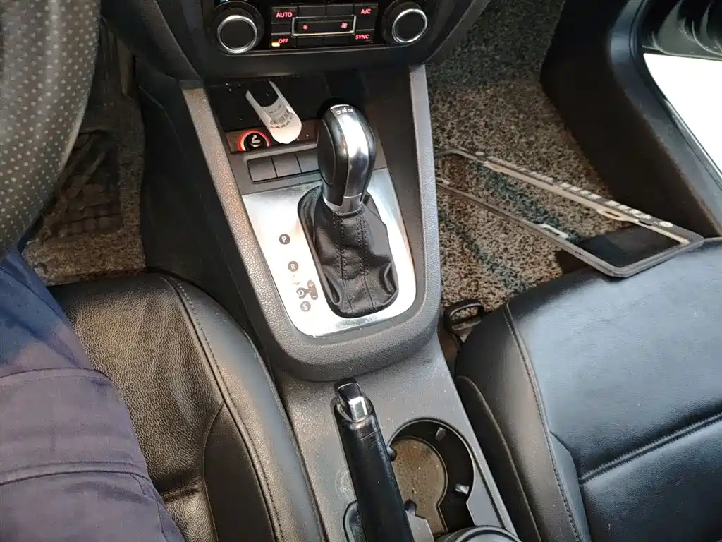 Volkswagen Sagitar 2014 Facelift 1.4TSI Automatic Luxury фото 10