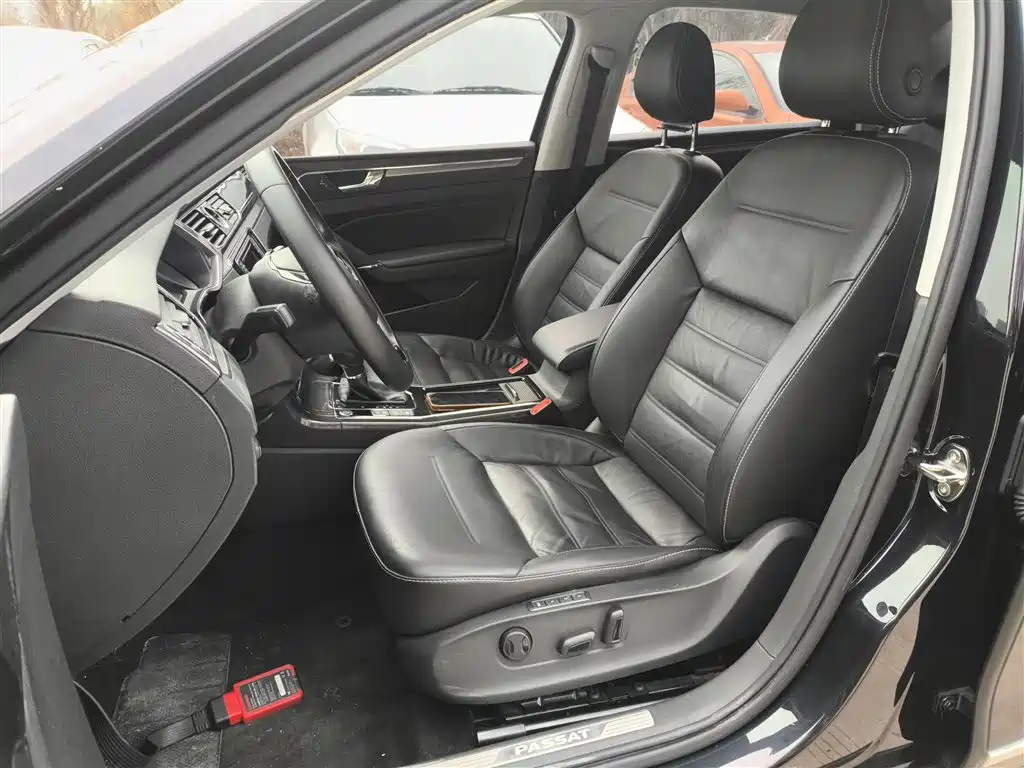 Volkswagen Passat 2016 330TSI DSG Executive Edition фото 7