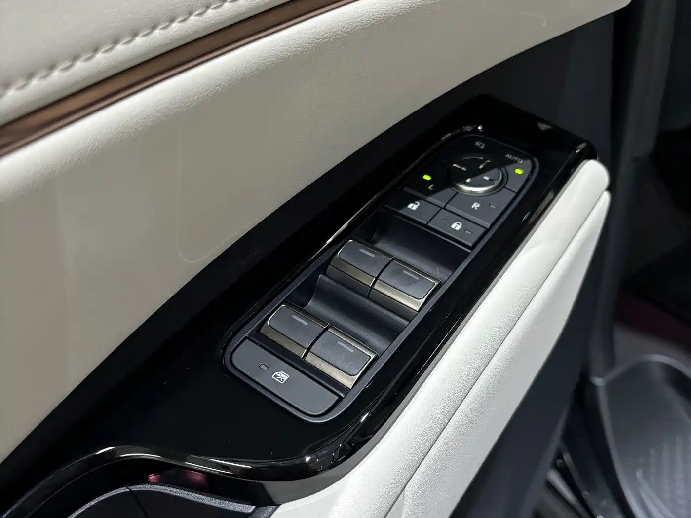 Lexus LM 2026 2023 500h 6-Seater Prestige Edition