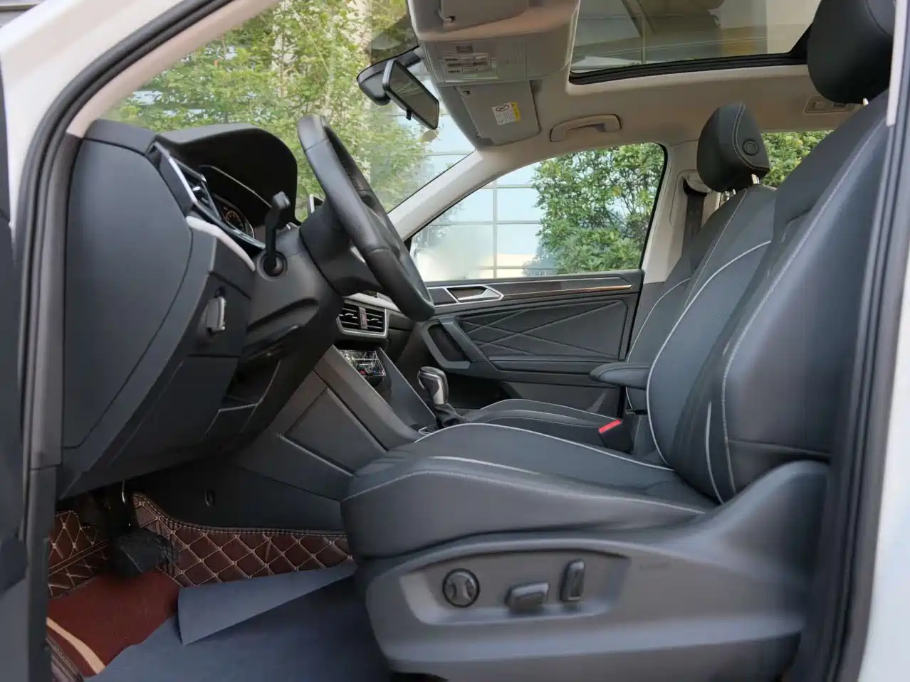Фото 4 - Volkswagen Tiguan L