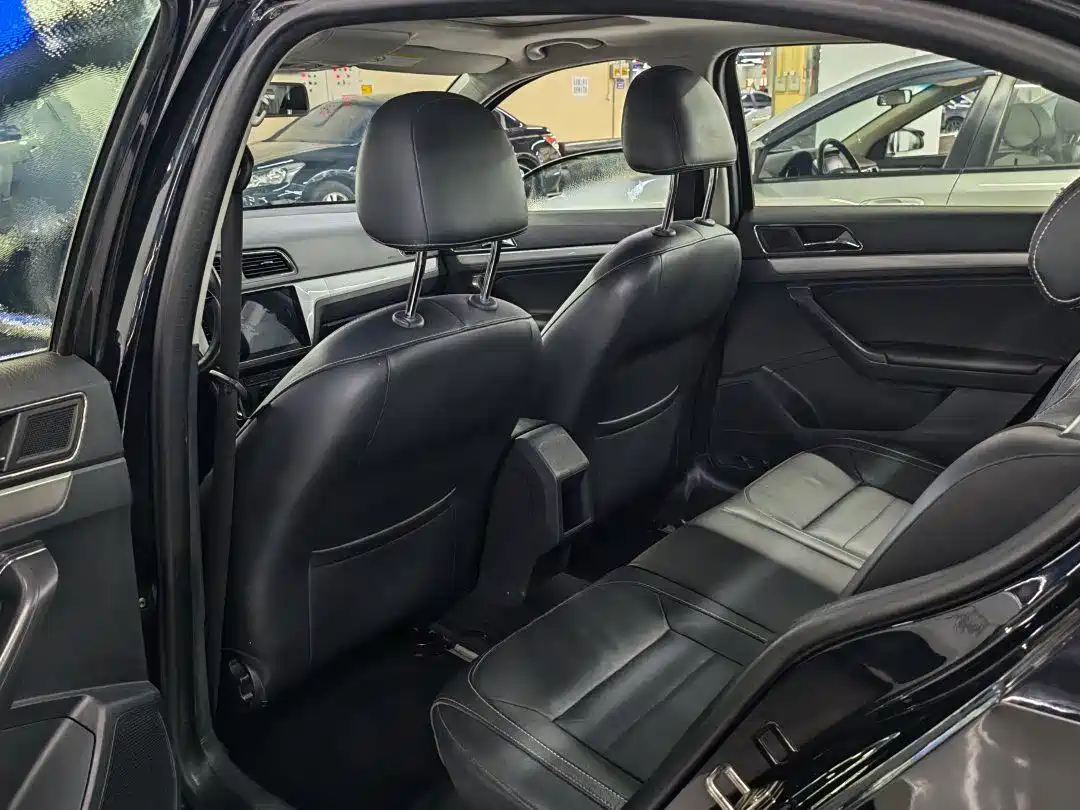 Volkswagen Lavida 2015 1.6L Automatic Comfort Edition фото 7