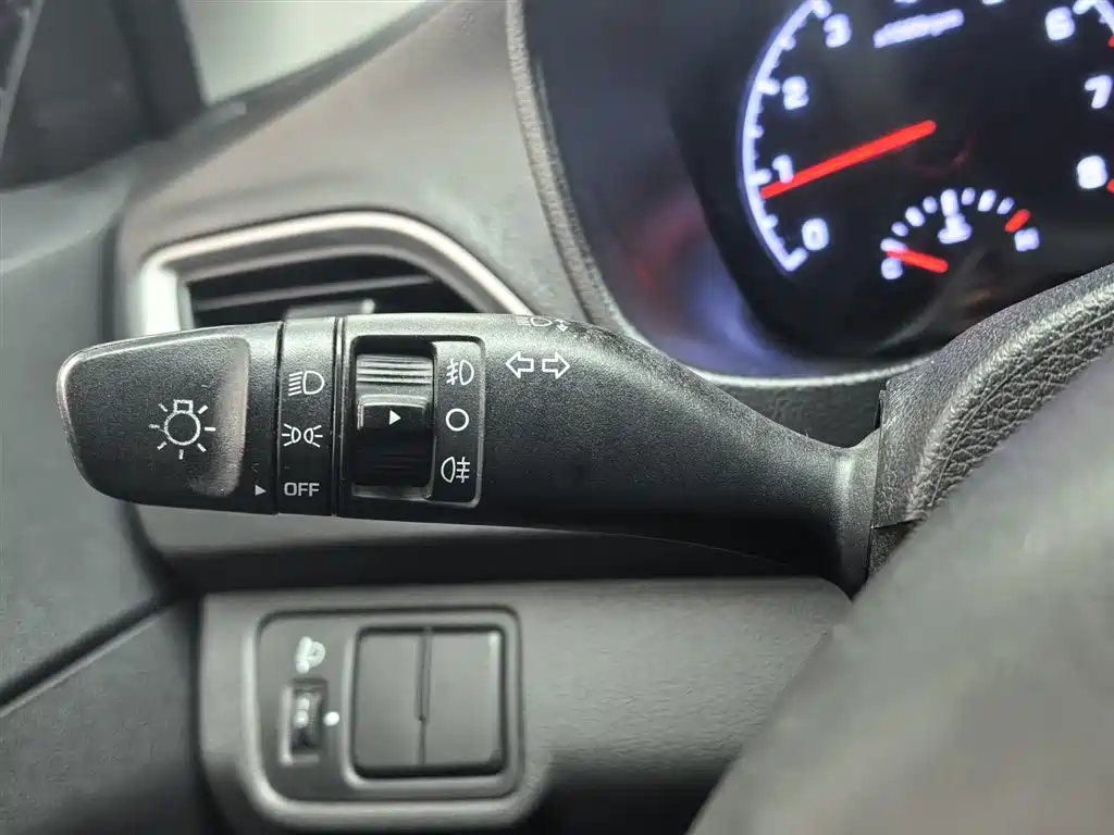 Hyundai Verna 2016 1.4L Manual Cool Edition GLS фото 21