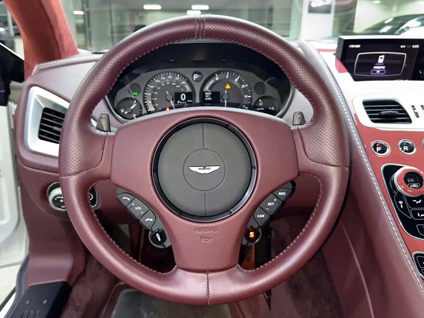 Aston Martin Vanquish 2013 6.0L Standard фото 8