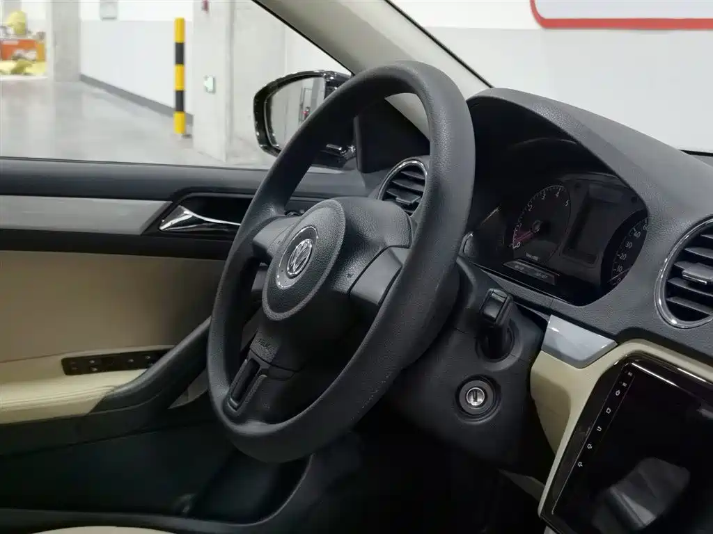 Volkswagen Jetta 2013 1.6L Automatic Comfort фото 22