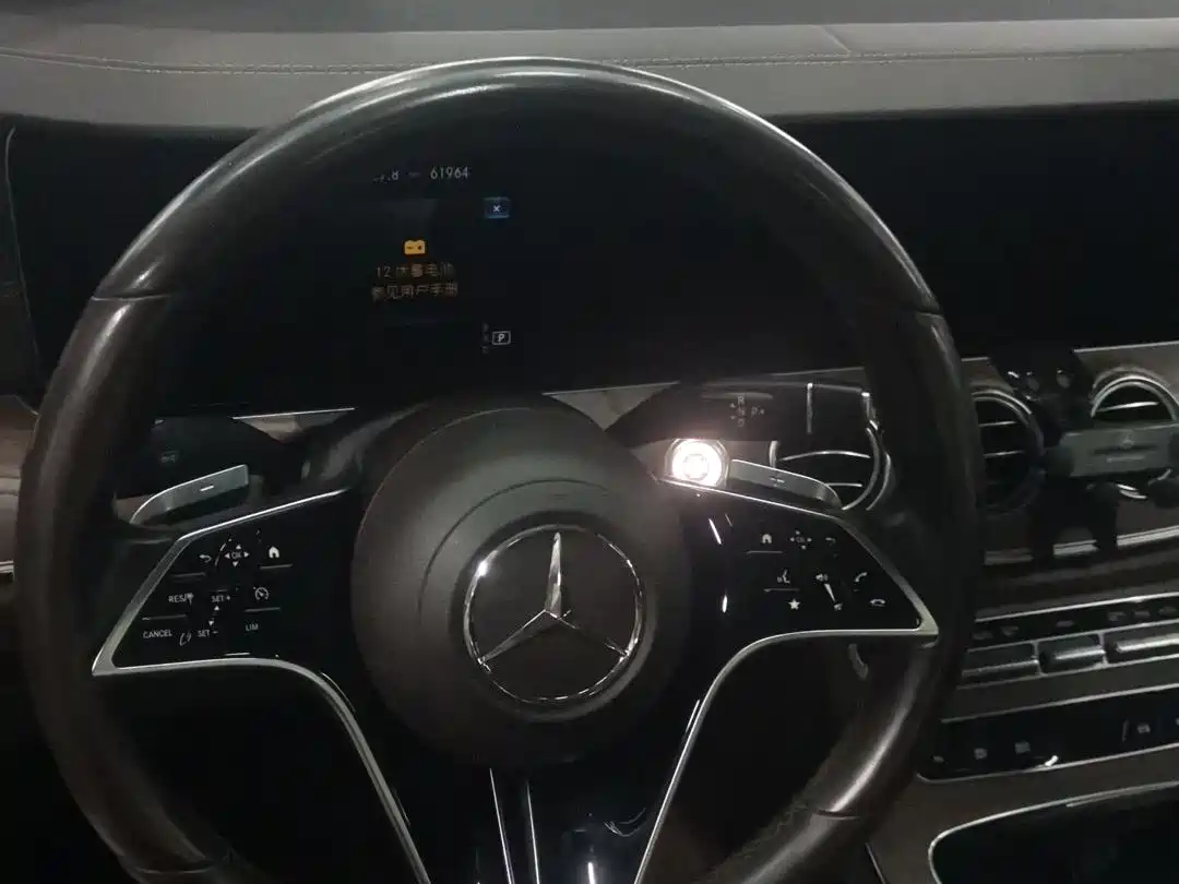 MERCEDES-BENZ E CLASS