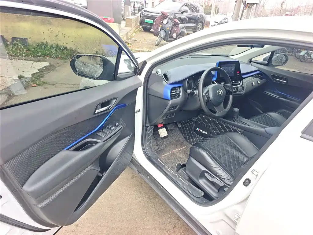 Toyota C-HR 2021 2.0L Comfort Edition фото 12