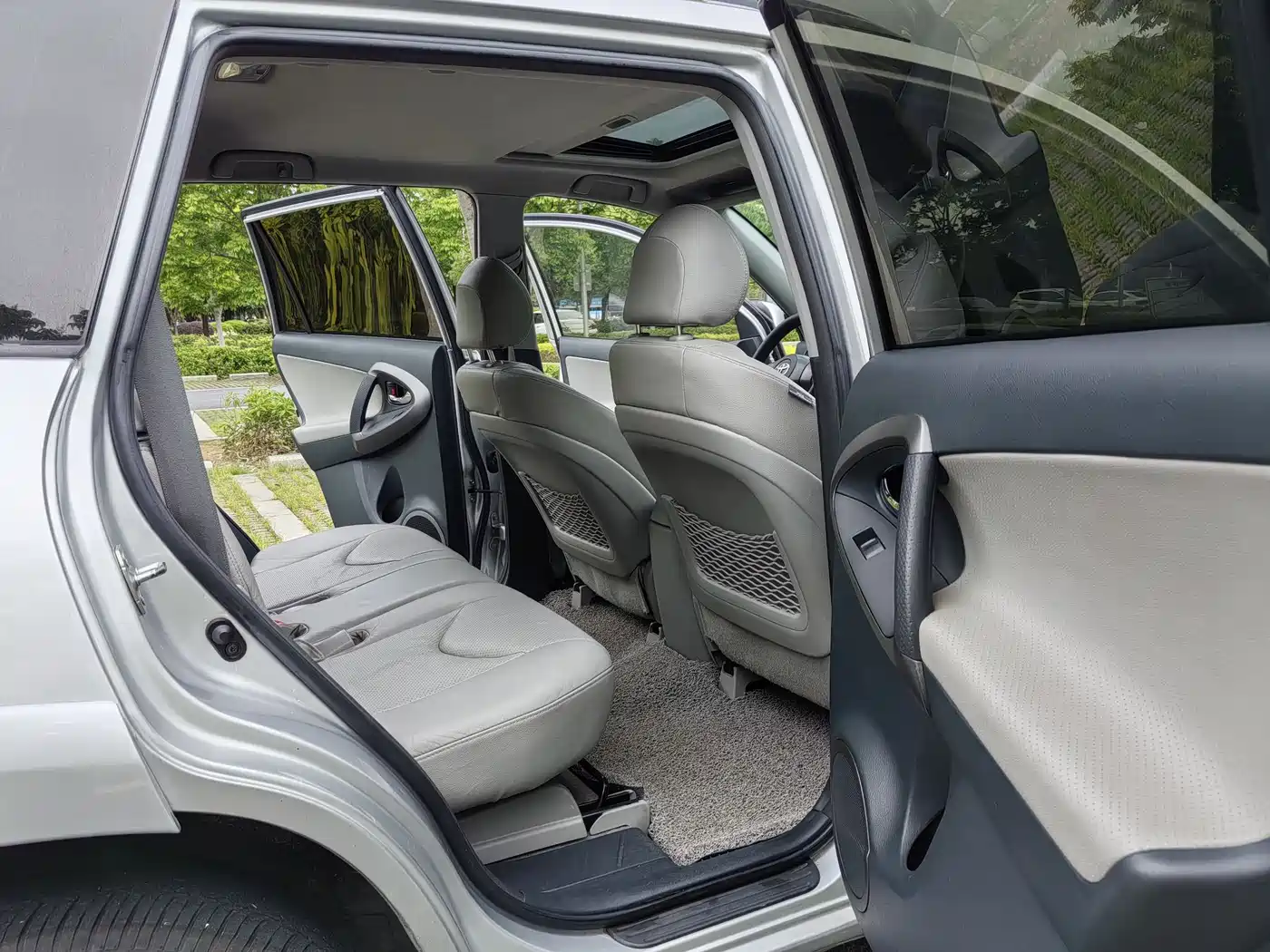 Toyota RAV4 Rongfang 2009 2.4L Automatic Luxury Edition фото 17