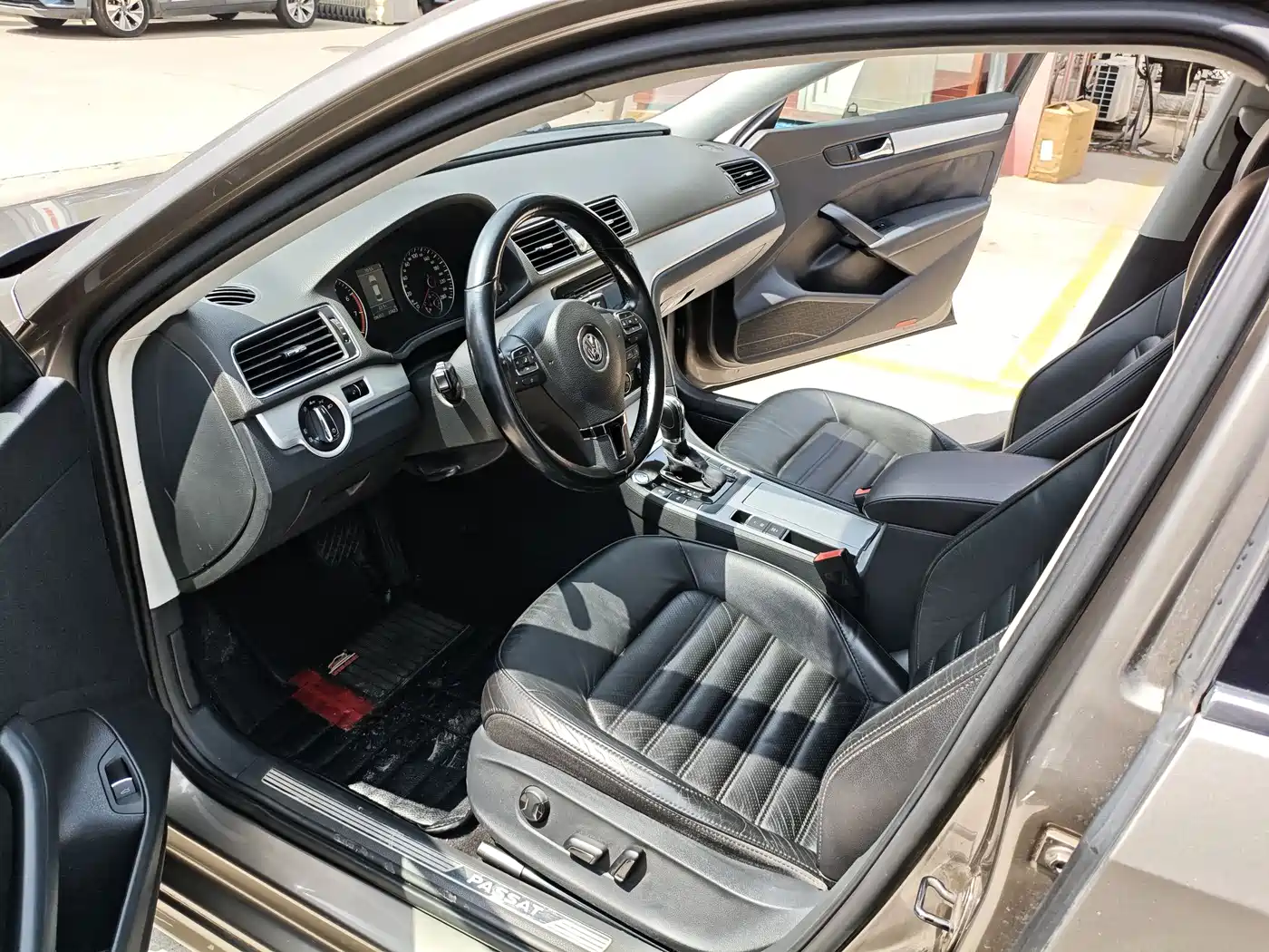 Volkswagen Passat 2014 2.0TSI DSG Executive Edition фото 14
