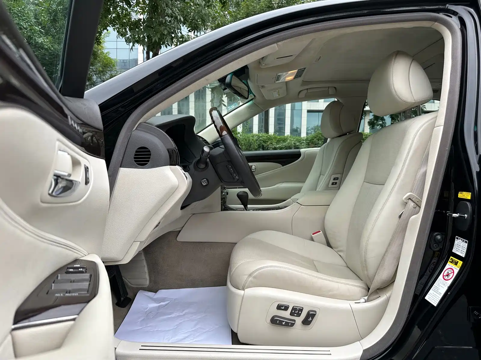 Фото 8 - Lexus LS