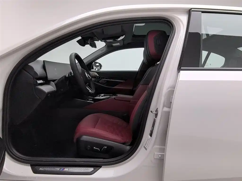 BMW 5 Series 2024 530Li Premium M Sport Package фото 10