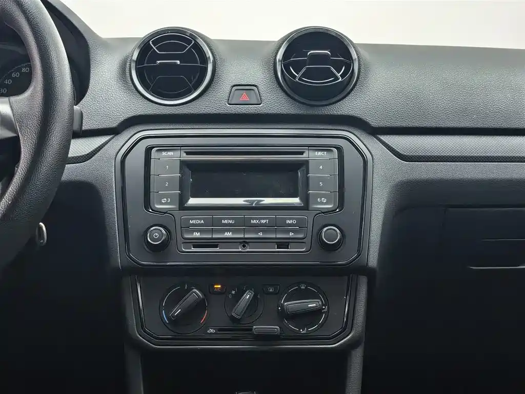 Volkswagen Jetta 2017 1.5L Automatic Fashion фото 12