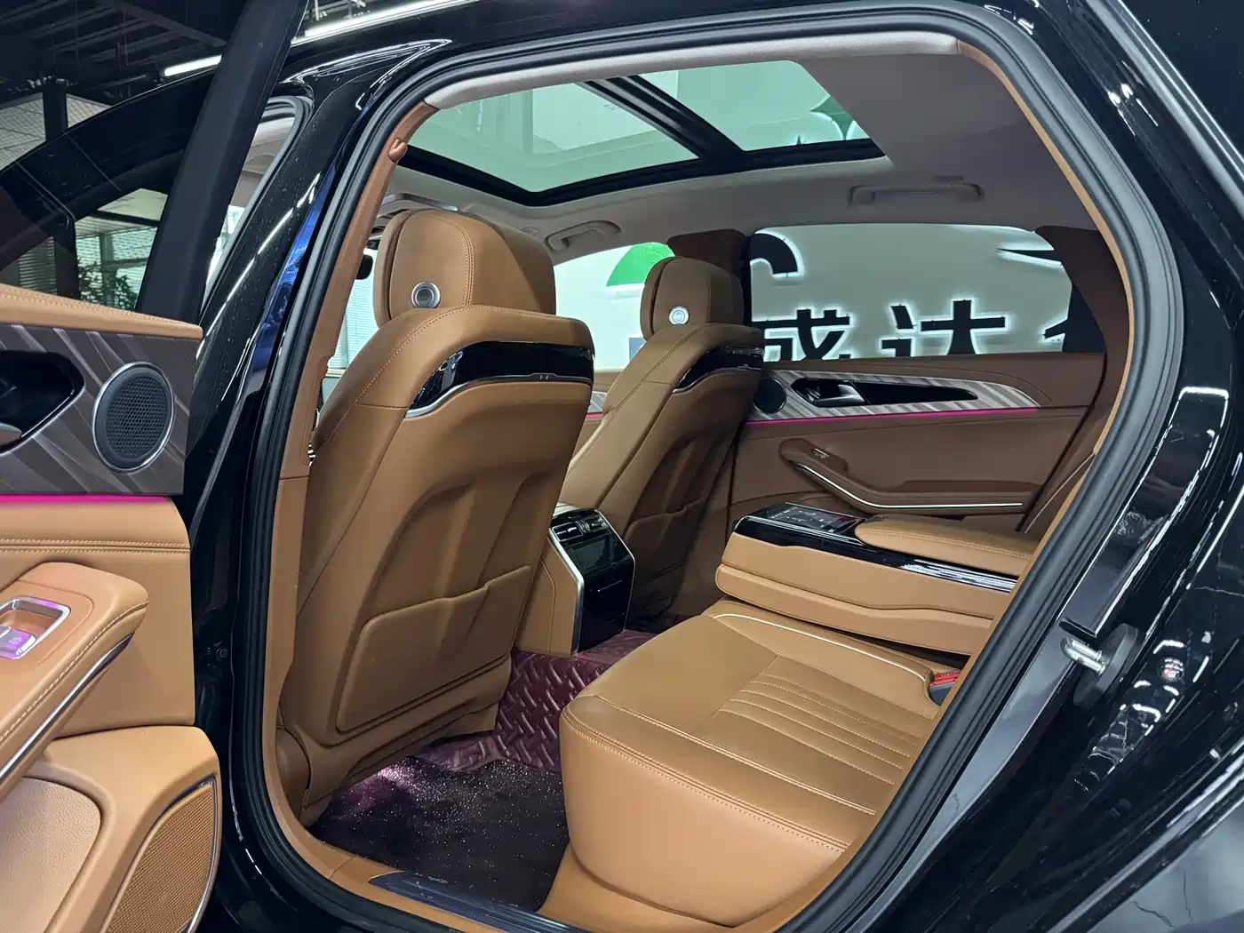 Hongqi H9 2022 2.0T Smart Connect Flag Enjoy Edition фото 8