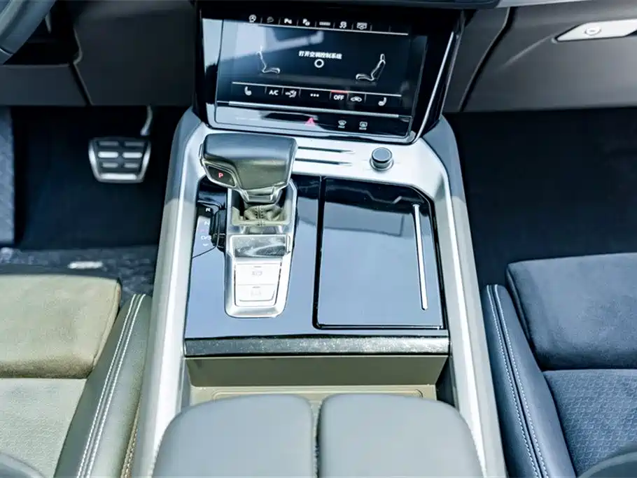 Audi Q6 2023 45 TFSI quattro Uniform Clouds Flying Rider Package фото 14