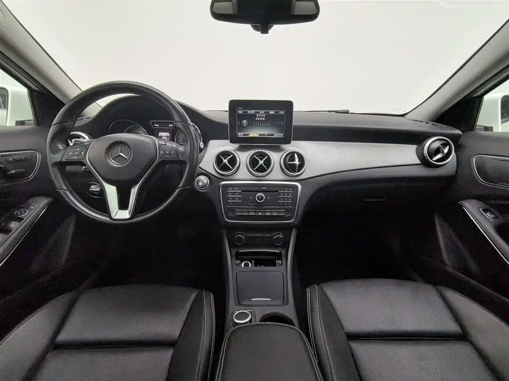 Mercedes-Benz GLA 2016 GLA 200 Dynamic фото 5
