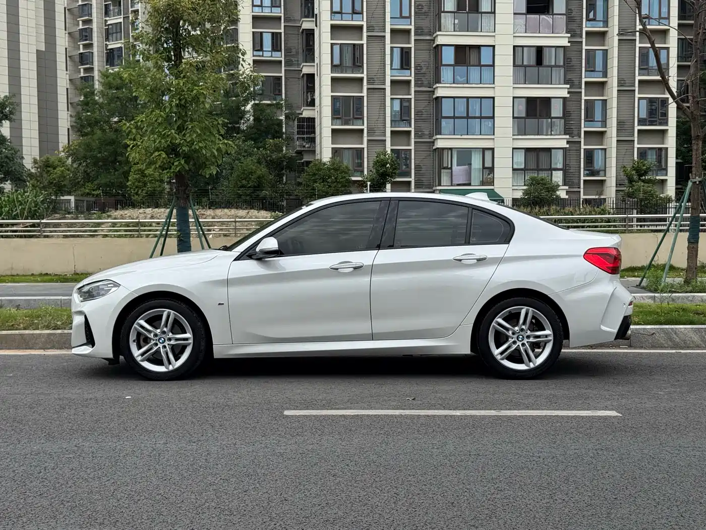 BMW 1 Series 2019 118i M Sport Package фото 16
