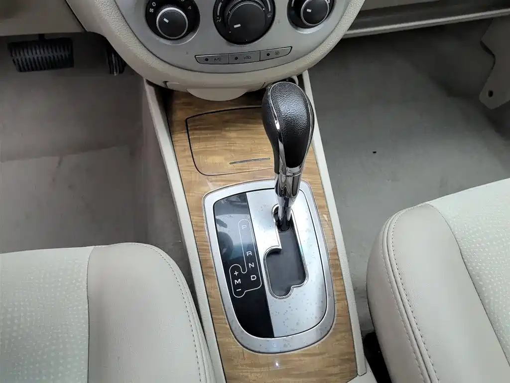 Buick Excelle 2015 1.5L Automatic Classic фото 13