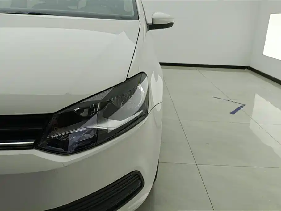 Volkswagen Polo 2018 1.5L Manual Safe Drive фото 5