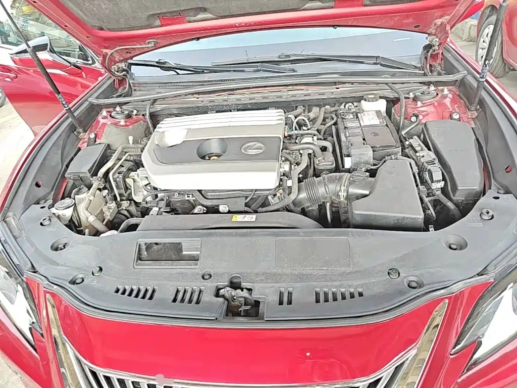 Фото 20 - Lexus ES