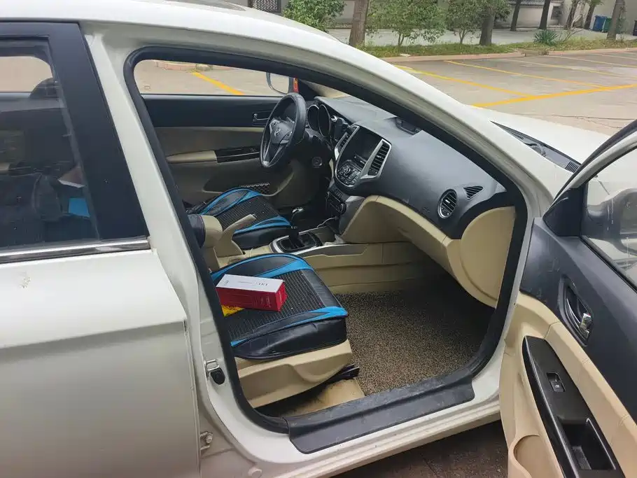 Фото 8 - Changan Eado