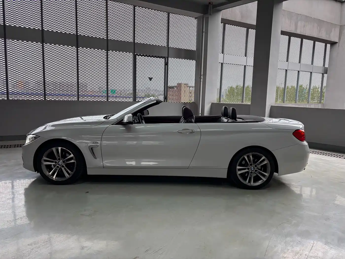 BMW 4 Series 2014 420i Convertible Sport Design Package фото 17