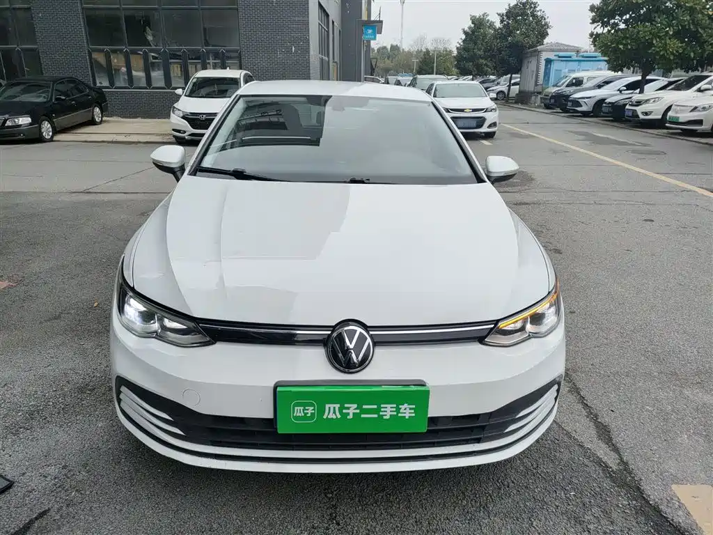 Volkswagen Golf 2023 Model 200TSI DSG фото 3