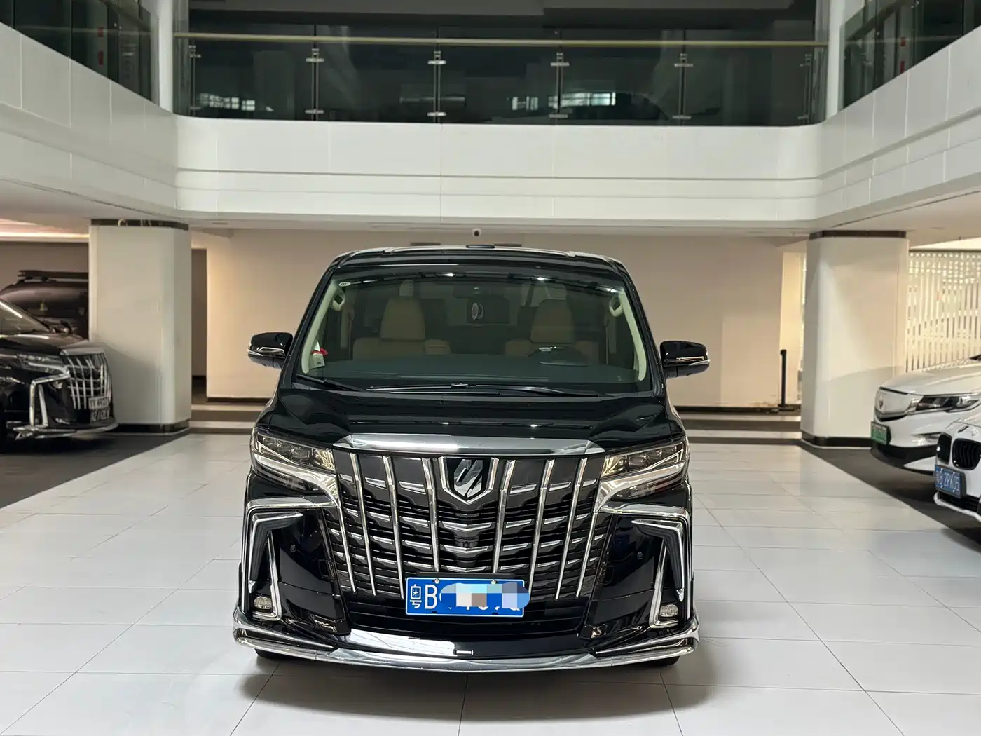 Toyota Alphard 2015 3.5L Luxury Edition фото 2