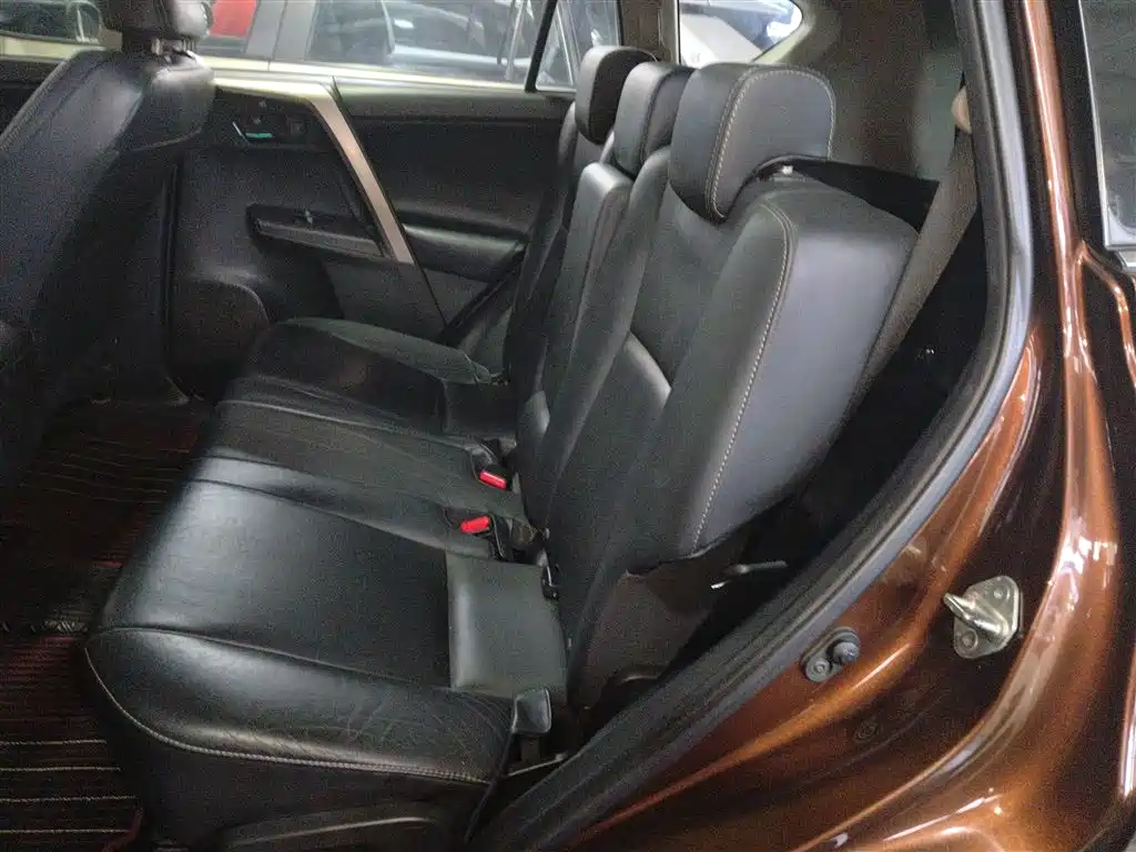 Toyota RAV4 Rongfang 2015 2.5L Automatic 4WD Elite Edition фото 13