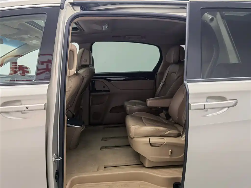 Buick GL8 2017 ES 28T Premium China V фото 15